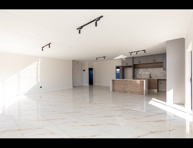 3 BEDROOM APARTMENT FOR SALE IN SANDOWN